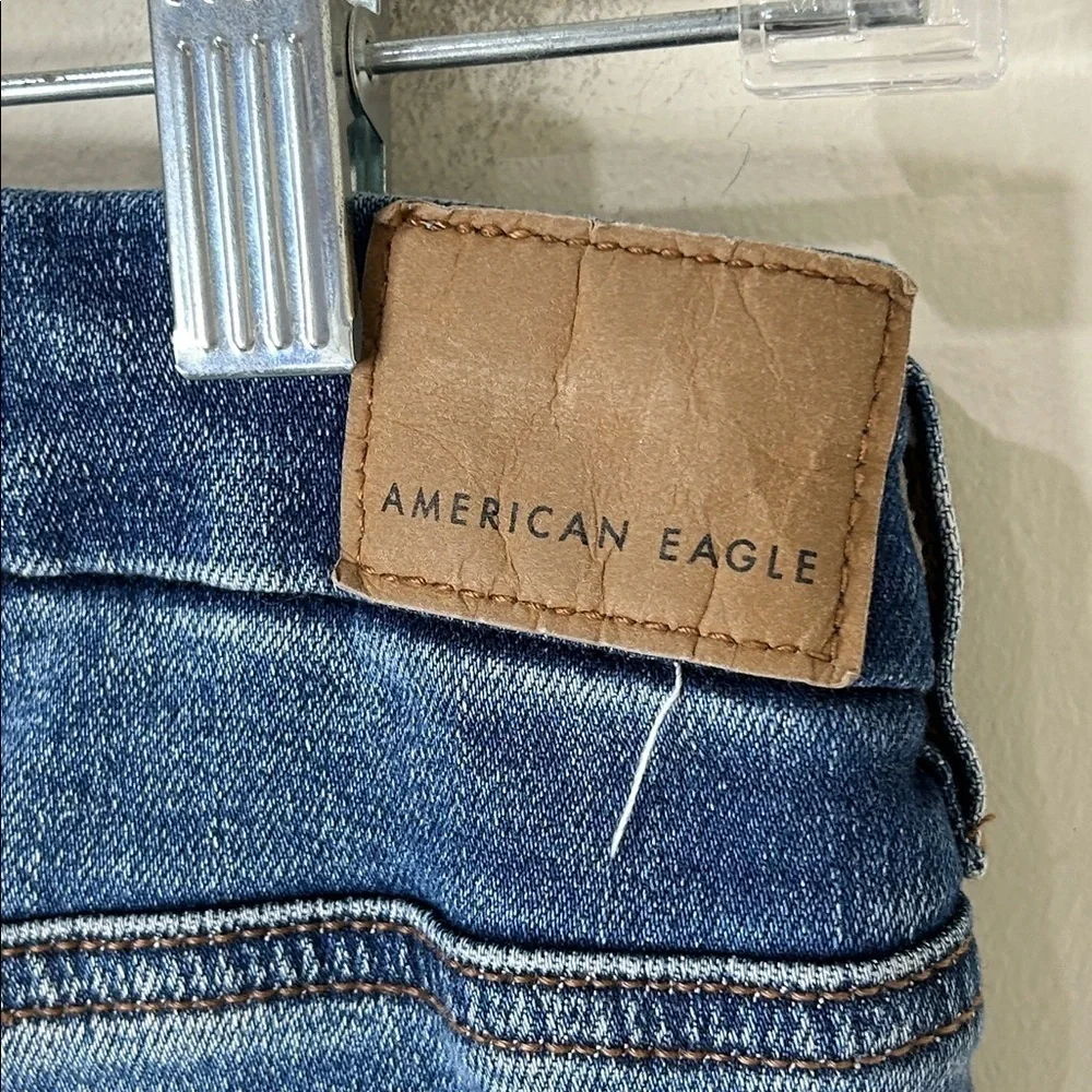 AMERICAN EAGLE Curvy Super High Rise Jegging Distressed Raw Hem Size 8